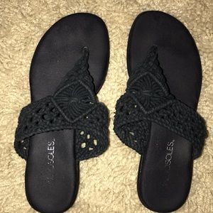 Aerosole black flip flops